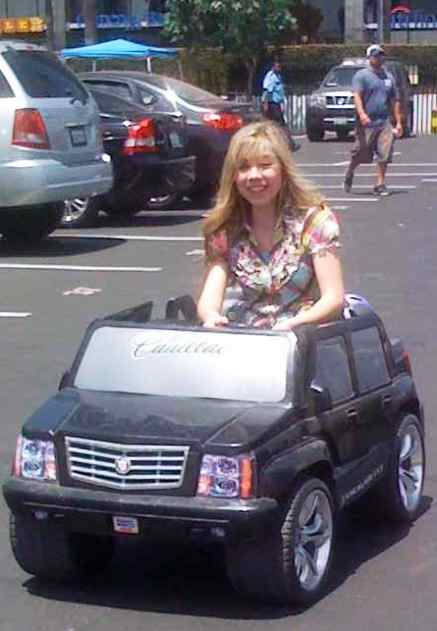 jennette mcurdy shes so weird like me LOL