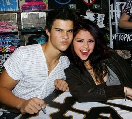 Selena Gomez & Taylor Lautner Back Together? January 9, 2010
