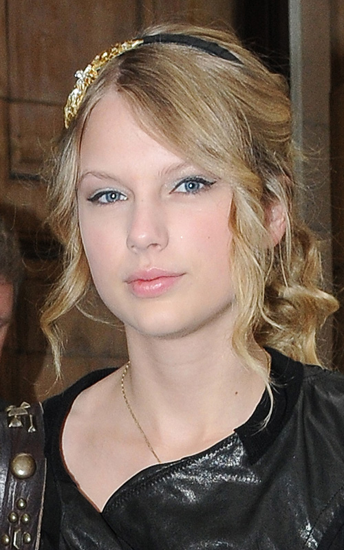 taylor swift eyeliner. dresses Taylor Swift Makeup