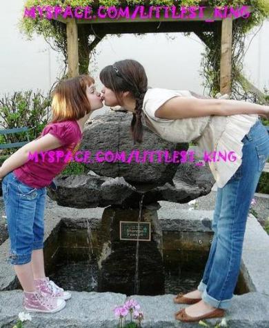 joey king and selena gomez sisters. Selena Gomez kissed Joey King